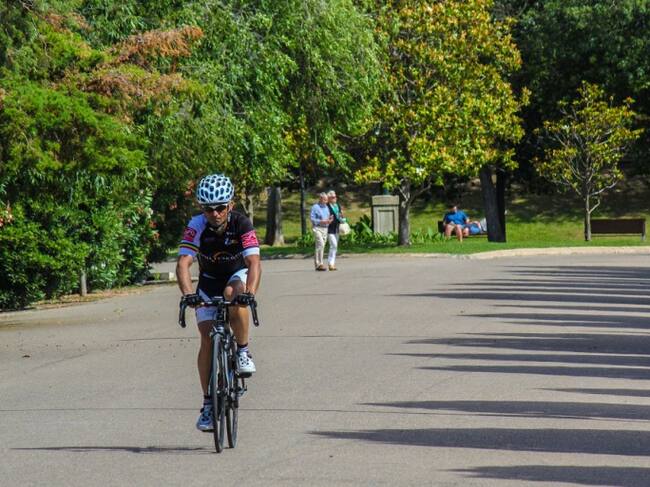 Ciclista se prepara para correr la Quebrantahuesos