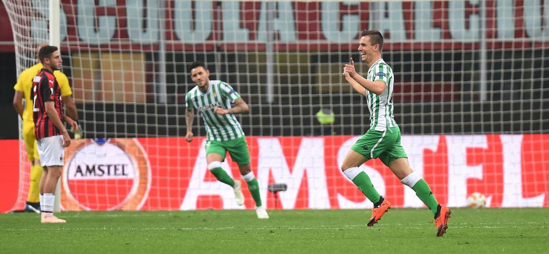 Lo Celso celebra un gol en San Siro