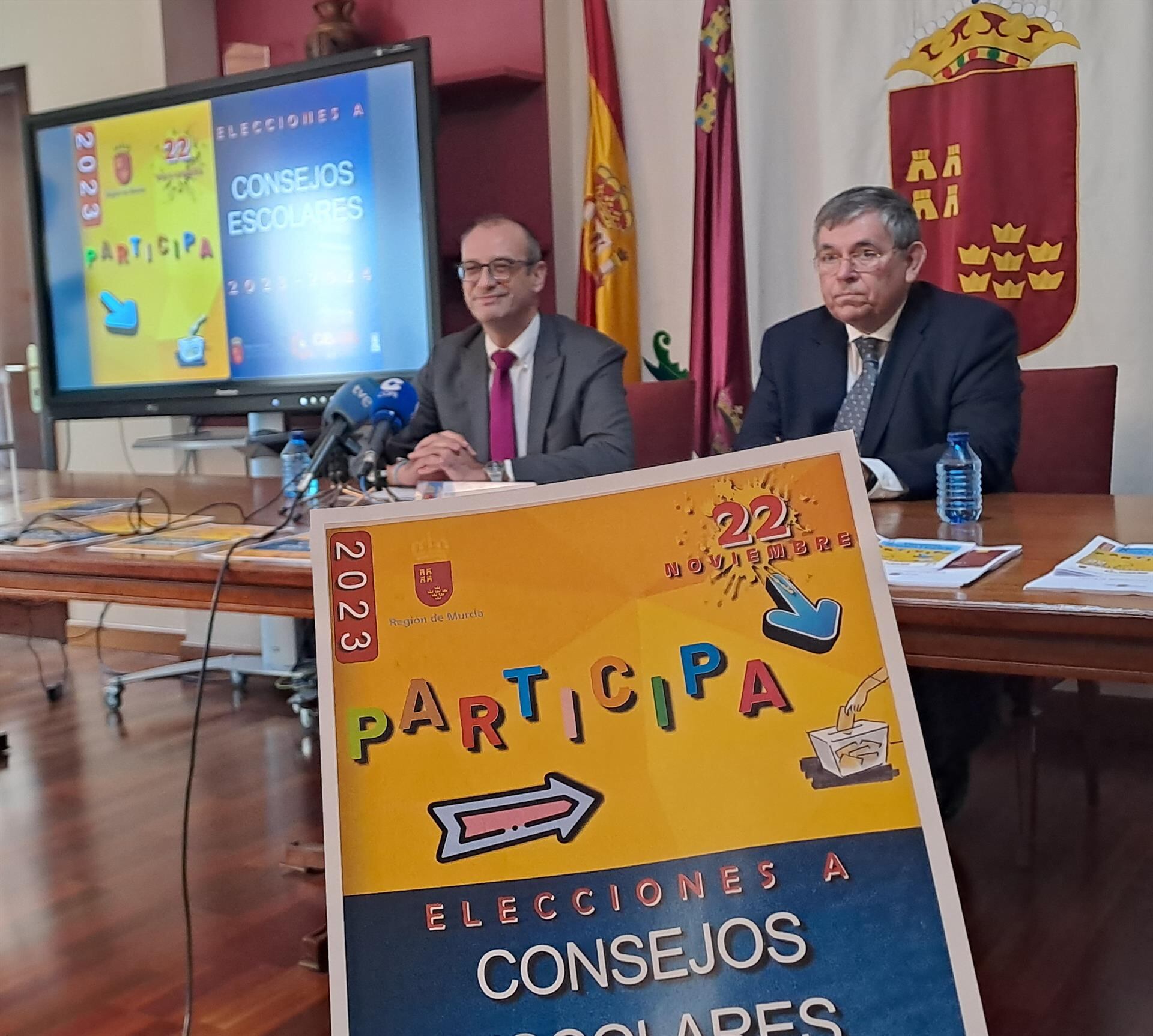 El consejero de Educación, Formación Profesional y Empleo, Víctor Marín, y el presidente del Consejo Escolar de la Región de Murcia, José Francisco Parra, presentaron las elecciones a los Consejos Escolares de Centro
