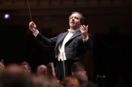 El músico y director de orquesta vitoriano, Juan José Mena, ha sido galardonado en 2016 con el Premio Nacional de Música, concedido por el Ministerio de Cultura. El jurado le premiaba por su trayectoria profesional en la última década en los principales e