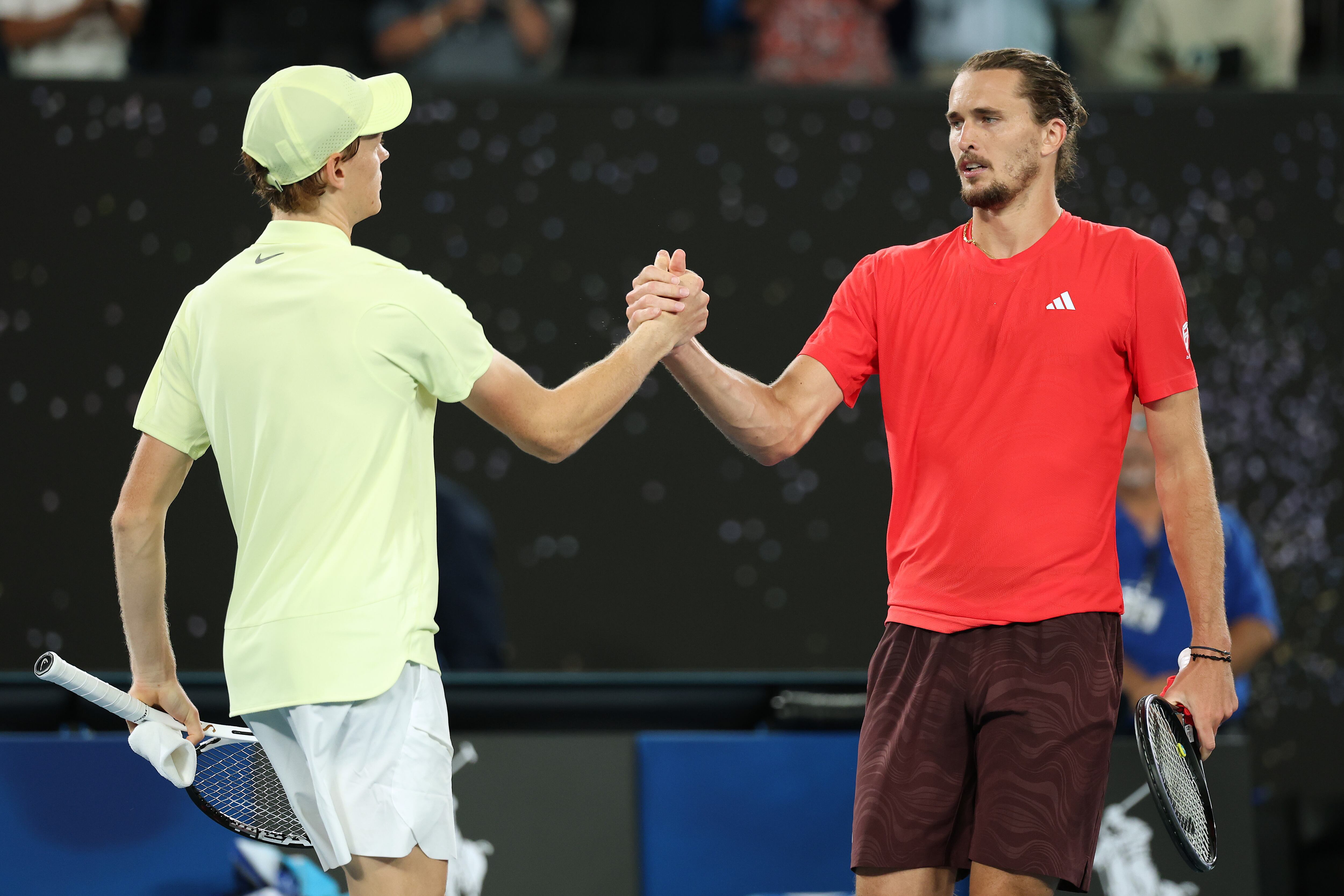 Alexander Zverev y Jannik Sinner, durante el Open de Australia 2025