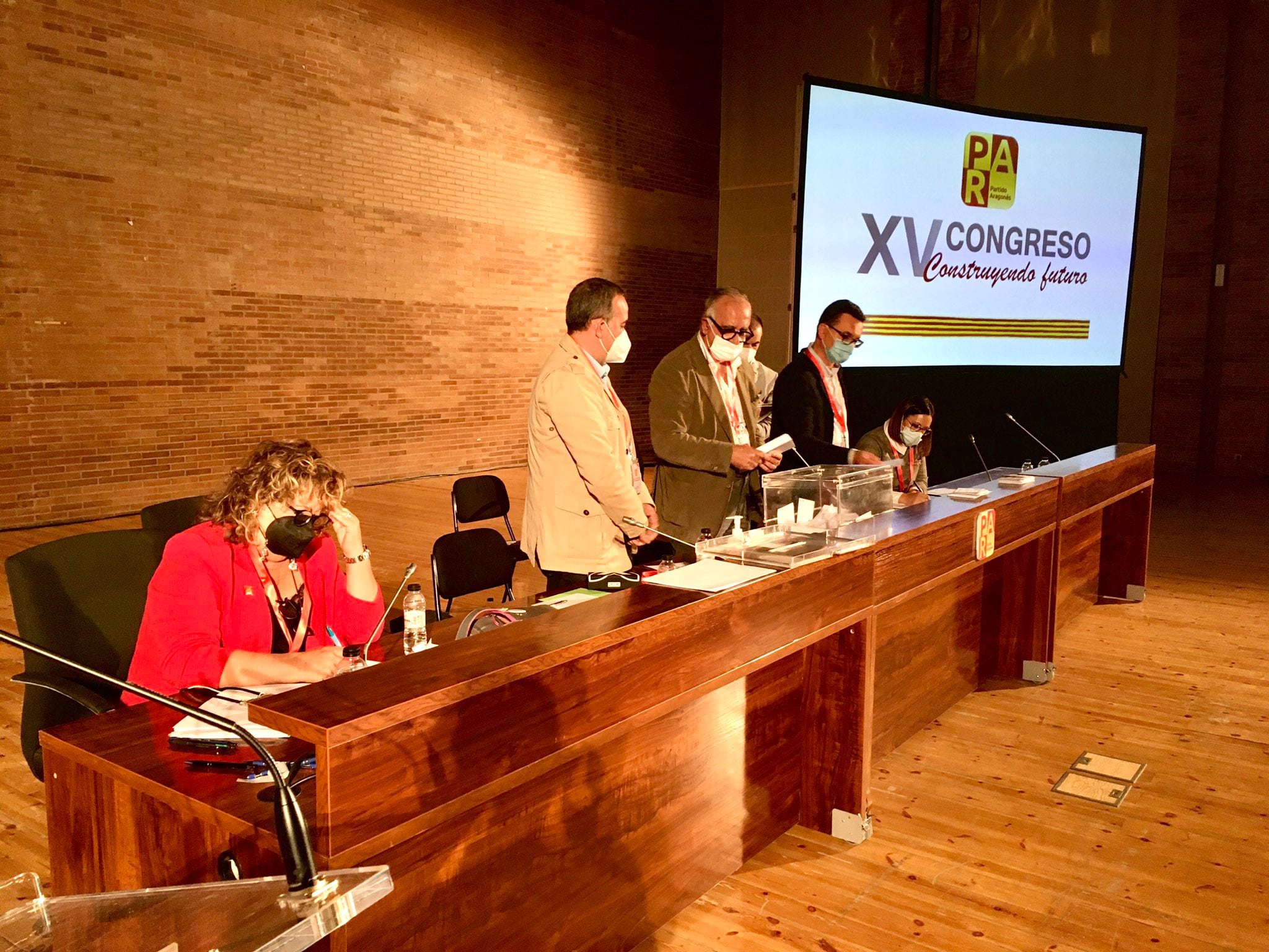 Un momento del recuento de los votos en el Congreso del PAR.