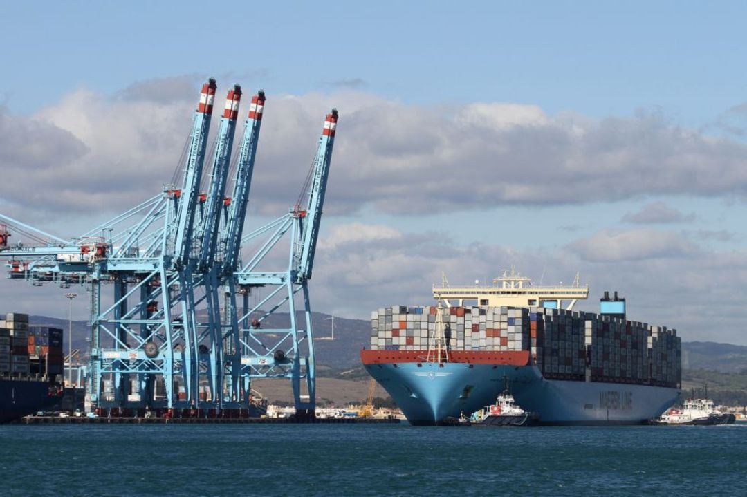 La labor de los prácticos del puerto en la cadena logística del transporte de mercancías.