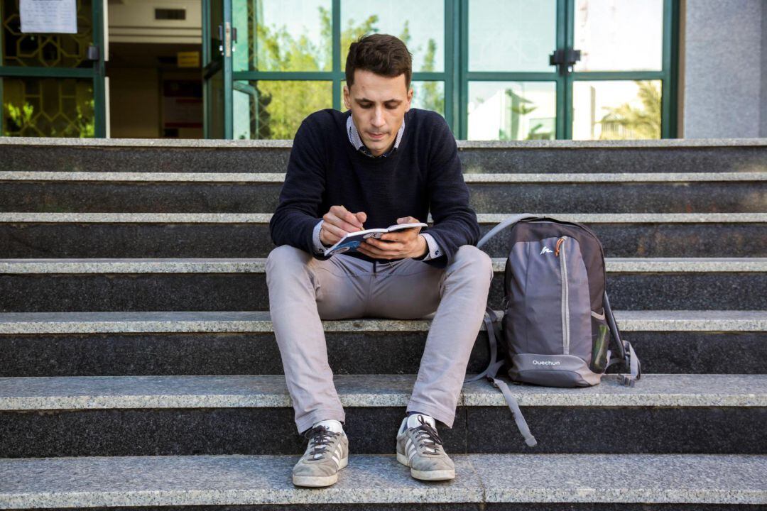 El italiano Riccardo Corradini, de 25 años, se ha convertido en el primer estudiante del mundo que hace la beca Erasmus en la Franja de Gaza palestina, donde las entradas y salidas están severamente restringidas