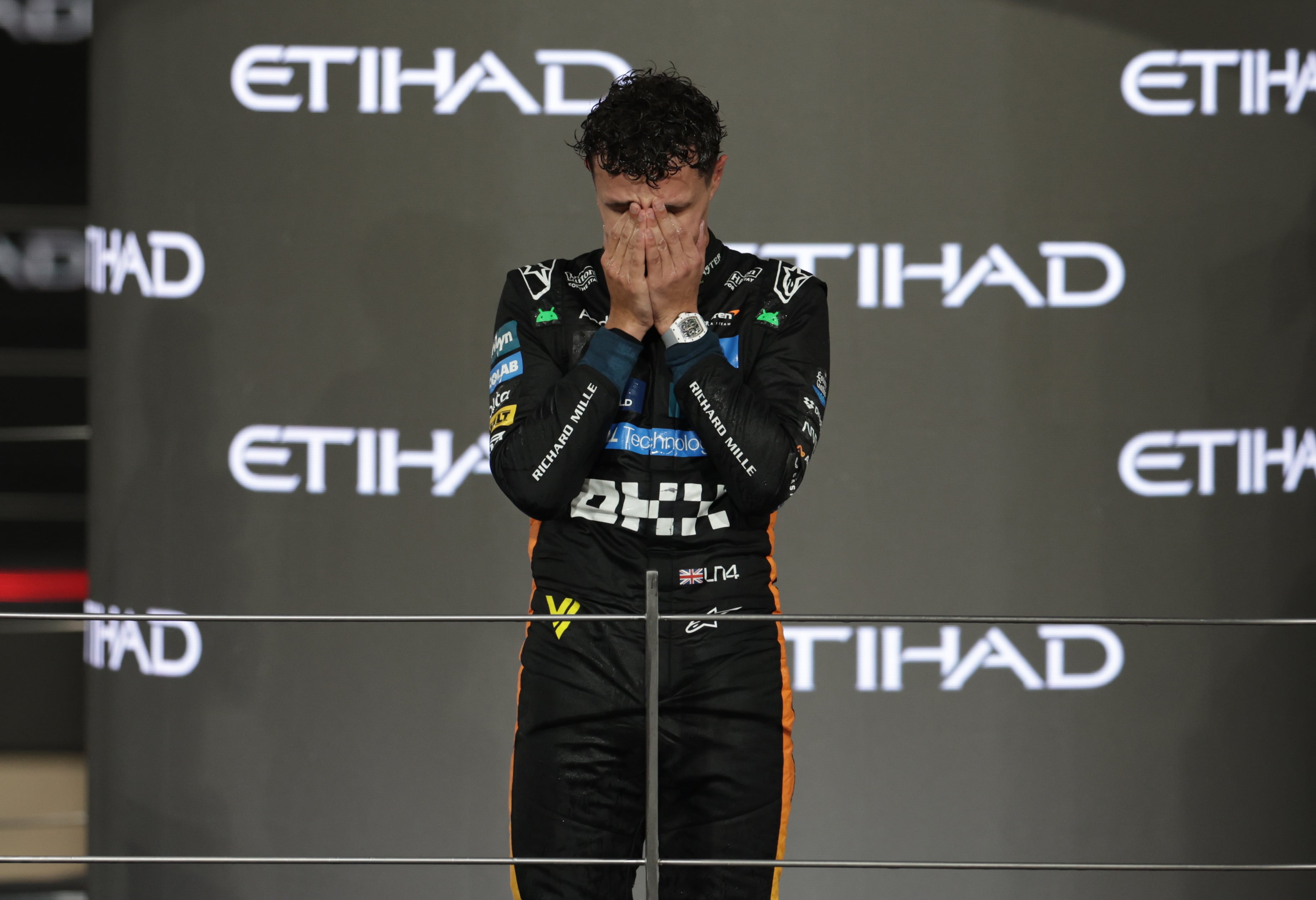 Lando Norris entre lágrimas celebra su título Mundial