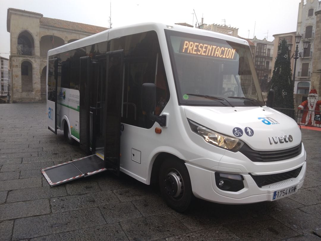 Presentacion en la Plaza Mayor de Zamora de los nuevos autobuses urbanos