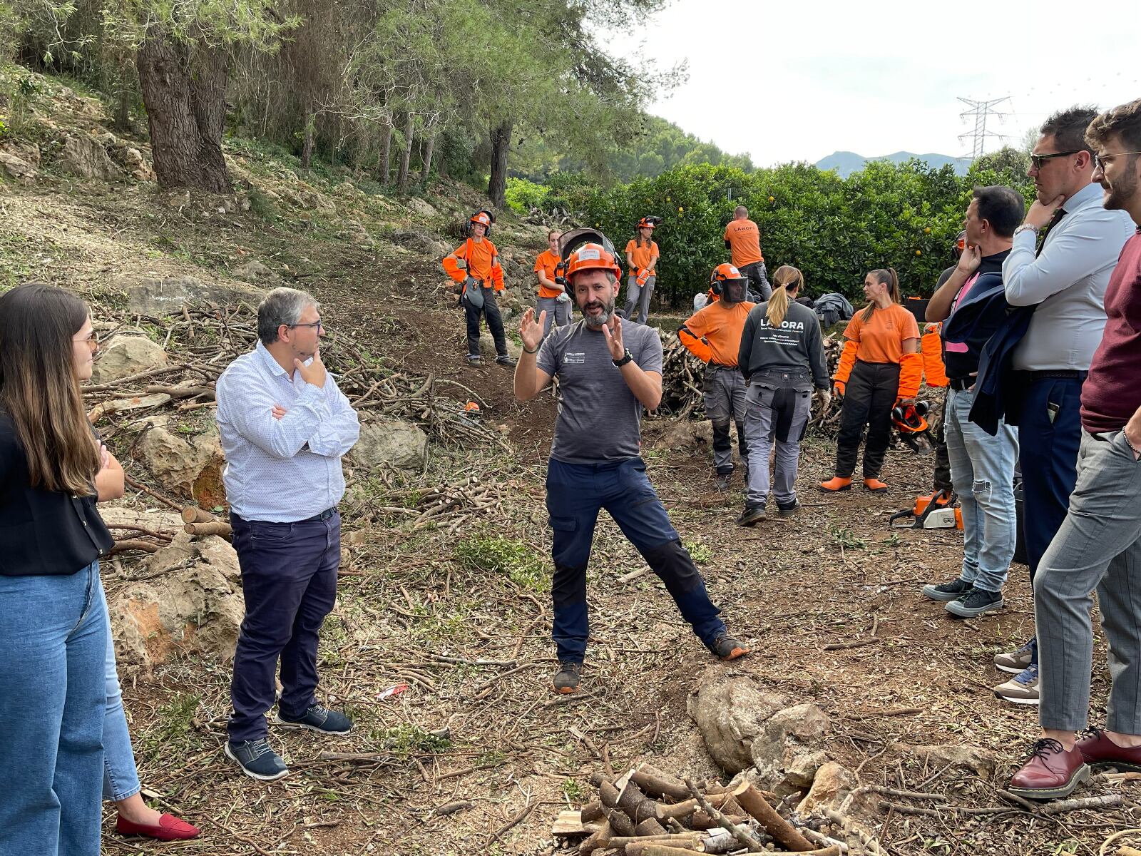 La delegación del Ayuntamiento de Penne durante su visita a Tavernes de la Valldigna.