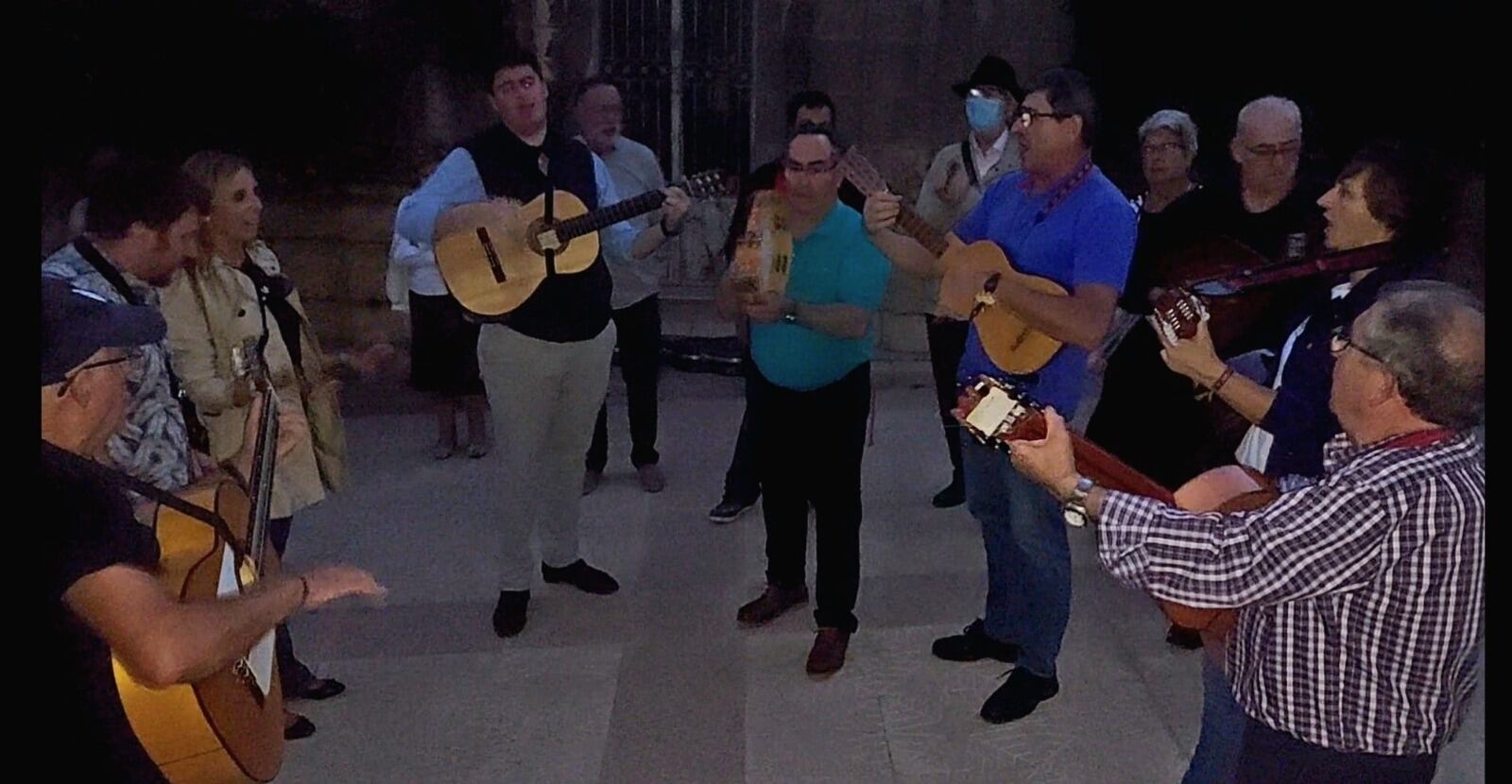 Cantos en el cementerio en Lorca