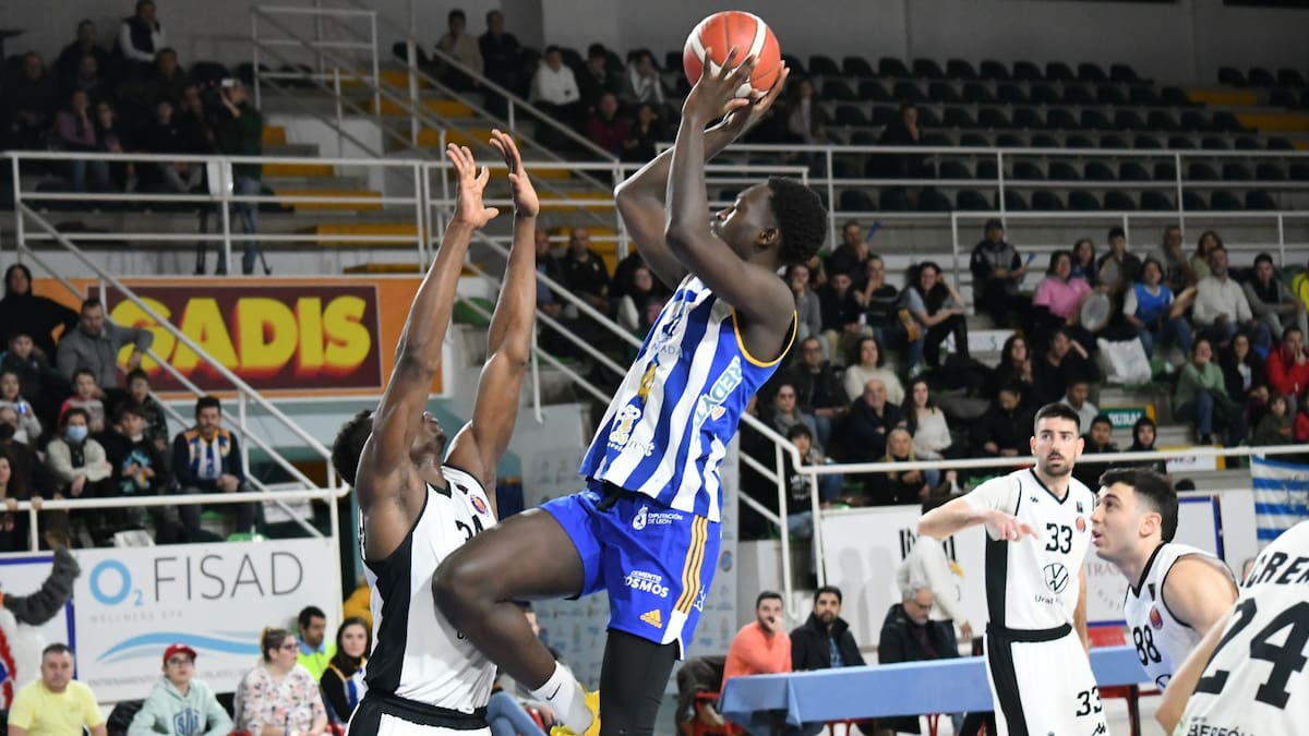 El Clínica Ponferrada SDP planta cara ante el líder