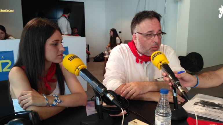 Iranzu Bayo, presidenta de los premios Festa, y Rafa Aguilera