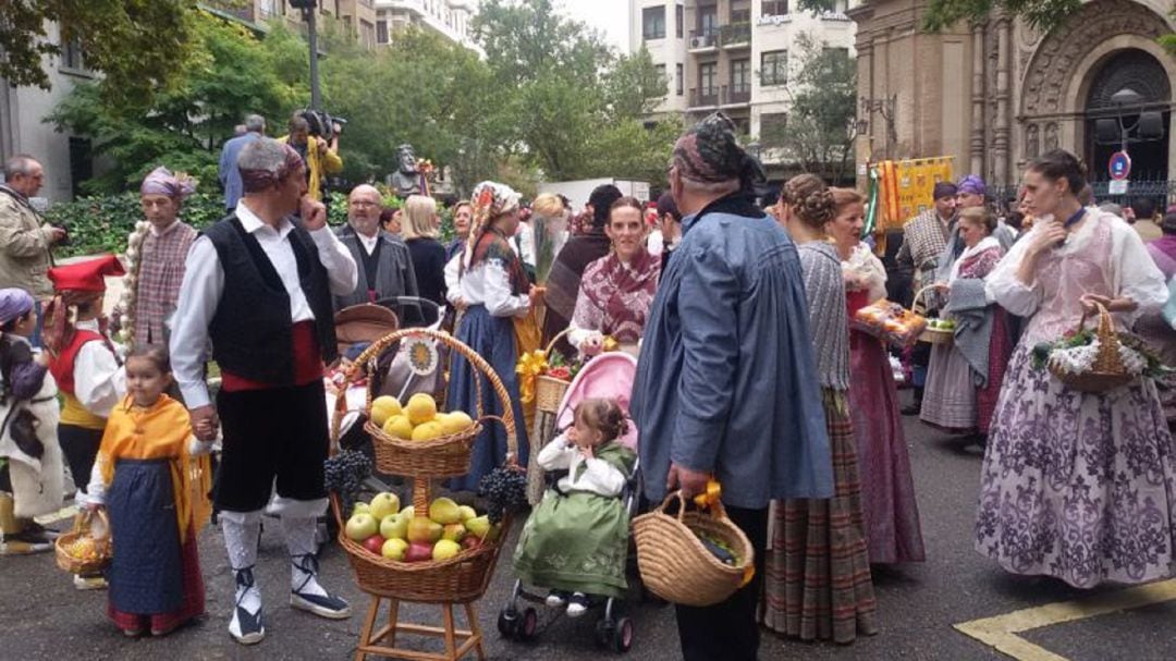 Salida de la Ofrenda de Frutos desde la Plaza de Santa Engracia en 2016 