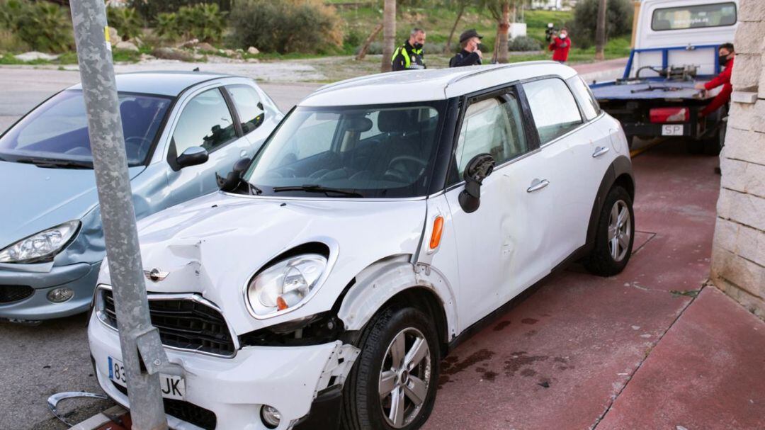 El vehículo donde iban la dos jóvenes en Cártama (Málaga)