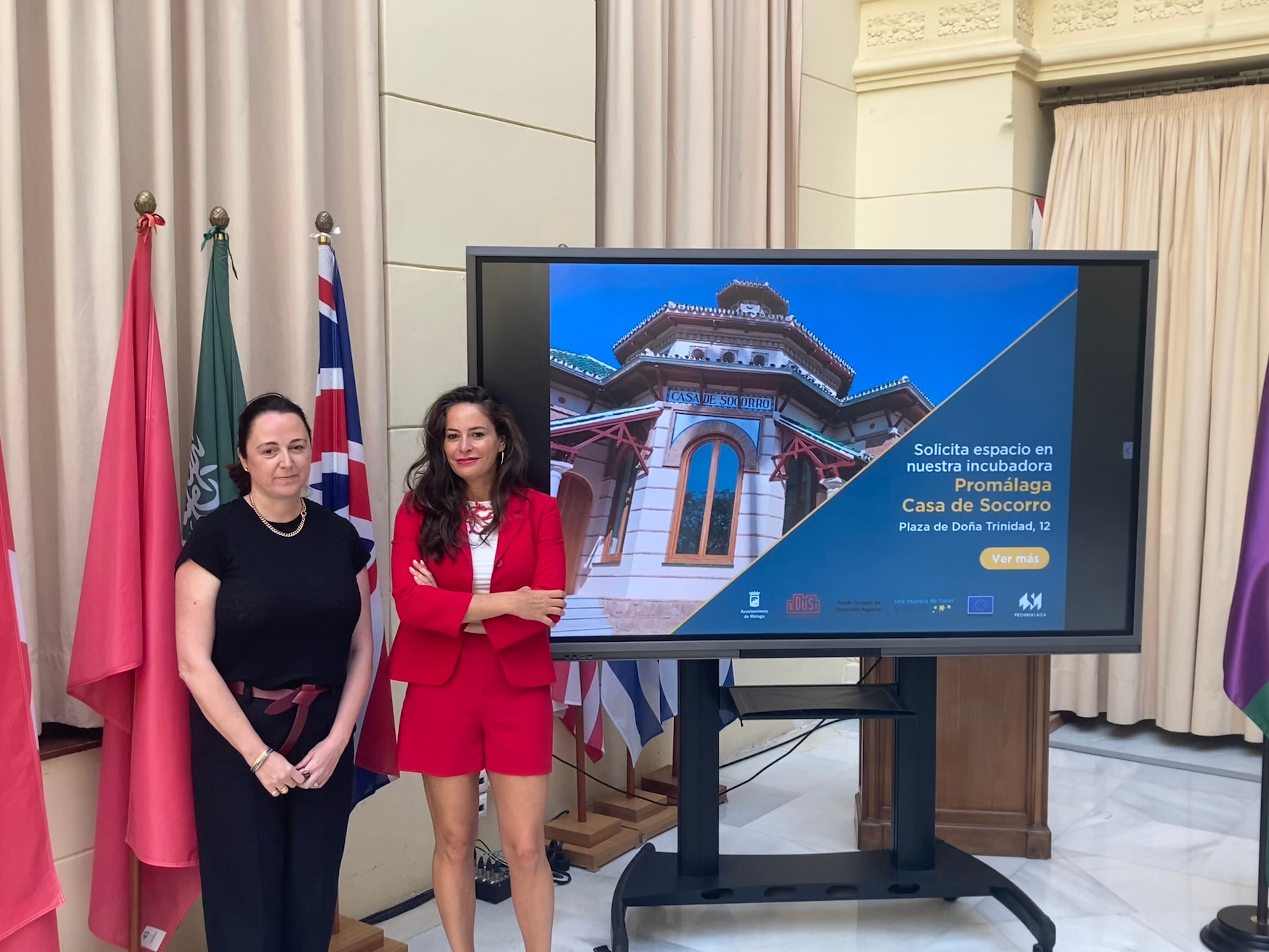 Las concejalas de Cultura e Innovación, Mariana Pineda y Alicia Izquierdo, respectivamente, durante la presentación de la nueva incubadora 'Promálaga Casa de Socorro'