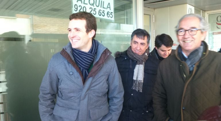 Los diputados Pablo Casado y José Ramón García y el senador Sebastián González visitan la que será la nueva sede del PP. 