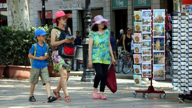 Turistes a la Rambla de Barcelona