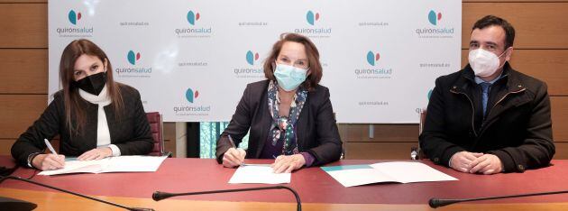 En la firma han participado la directora gerente de Hospital San Agustín, María Galera; la directora gerente de Quirónsalud Sagrado Corazón, Pilar Serrano y el jefe de servicio de obstetricia y ginecología de Quirónsalud Sagrado Corazón Adolfo López