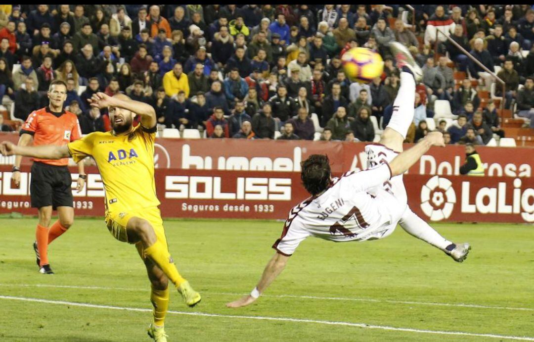 Eugeni en el momento de su gol ante el Alcorcón