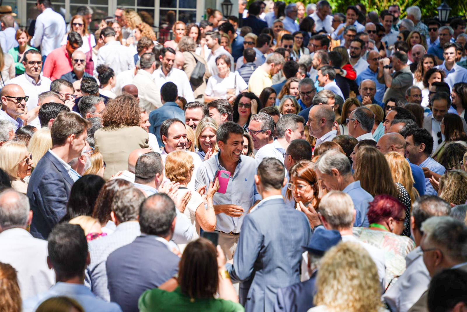 El president de la Generalitat y líder del PPCV, Carlos Mazón, ha participado este sábado junto a la secretaria general del PP, Cuca Gamarra, en una convención sobre política social.