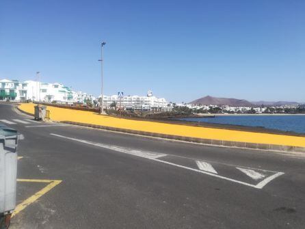 Tramo del Paseo de las Cucharas tras ser pintado.