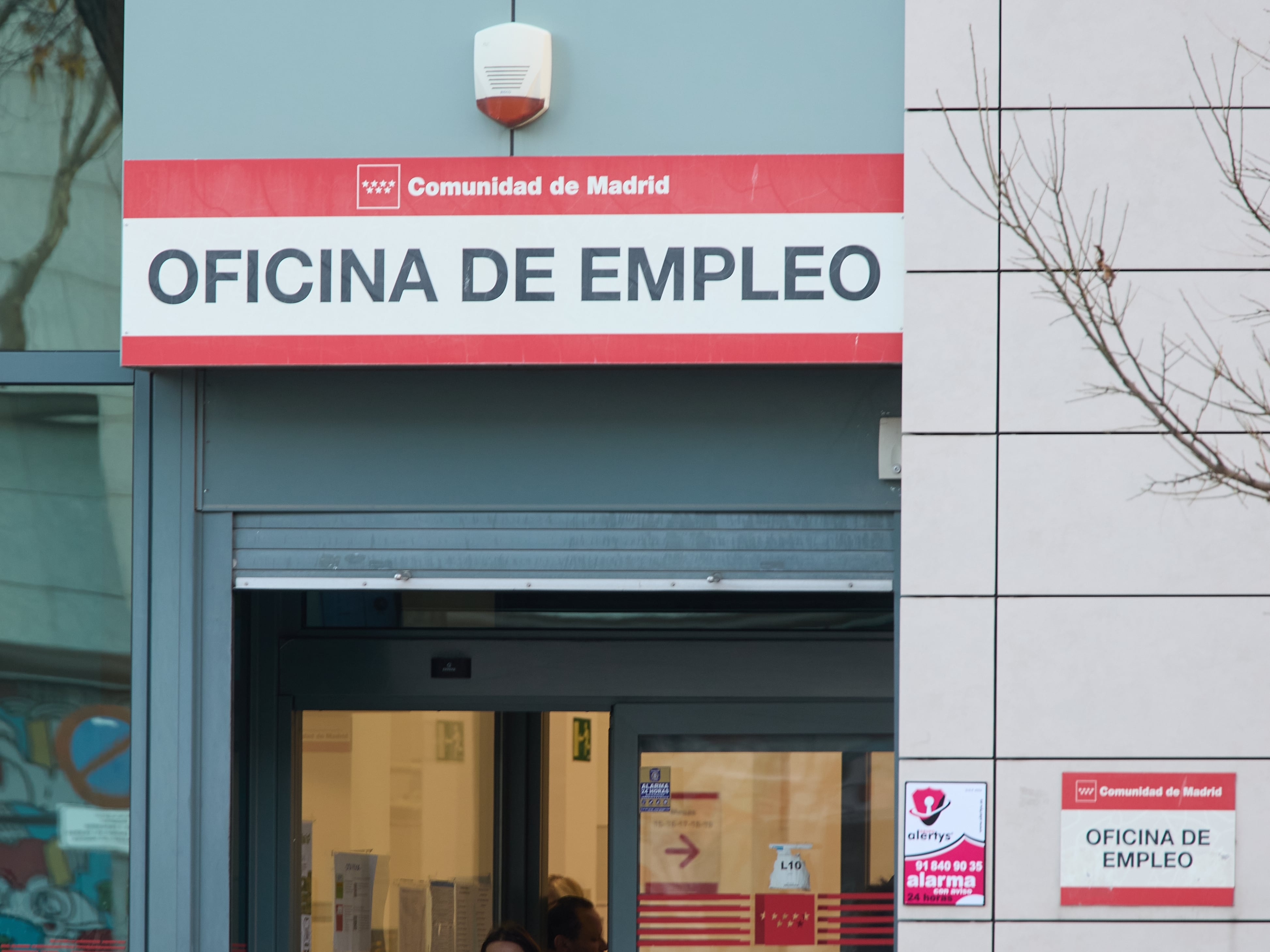 Fachada de una oficina madrileña del Servicio Público de Empleo Estatal