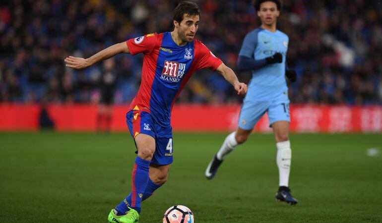 Mathieu Flamini (i) con la camiseta del Crystal Palace en un partido de The Emirates FA Cup ante Manchester City en Selhurst Park en enero de 2017