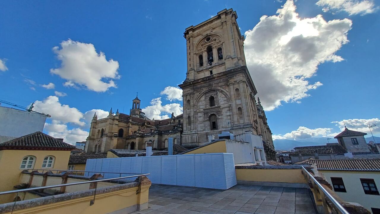 La Catedral de Granada desde el mirador de la planta superior del Colegio de Niñas Nobles, actual sede del Patronato Provincial de Turismo de la Diputación