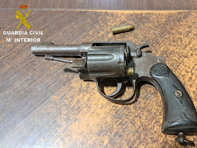 Arsenal en casa del atracador en Tui