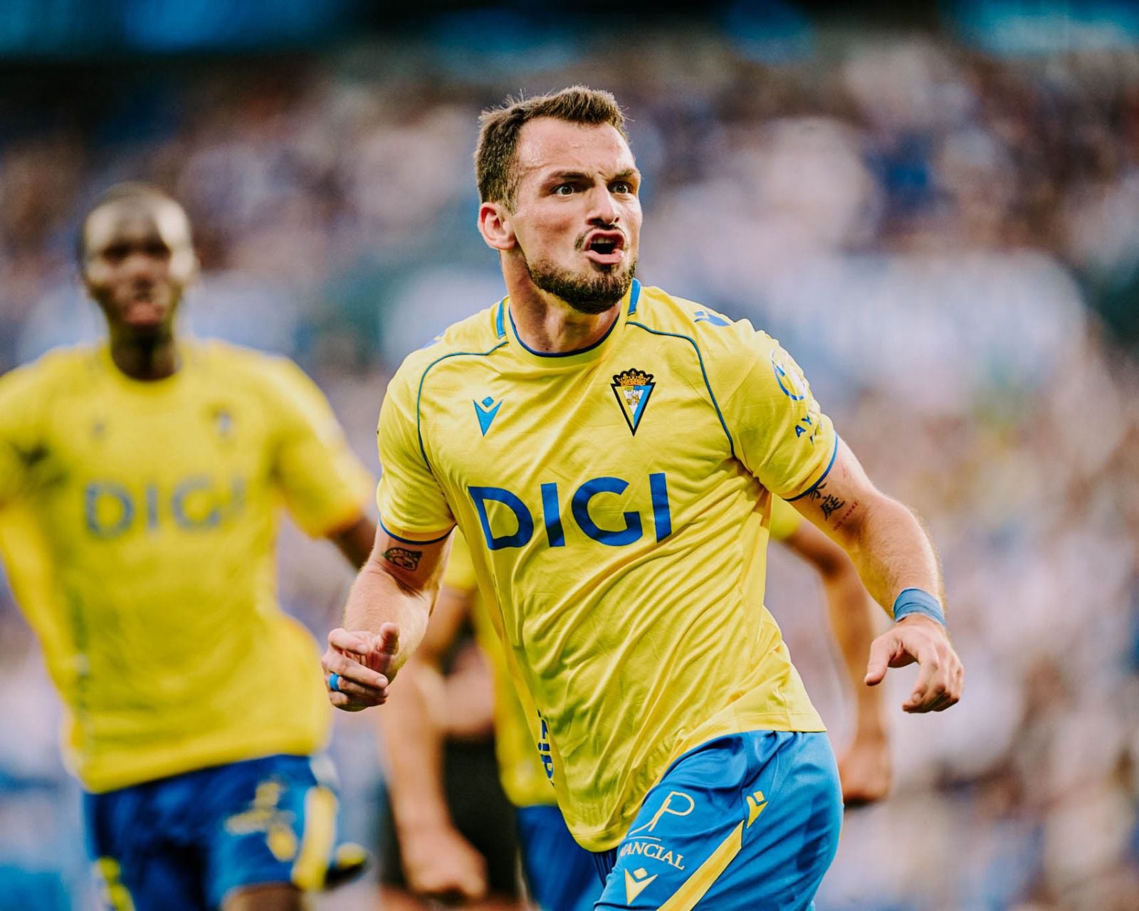Tabatadze celebrando uno de sus dos goles en Anoeta. Foto: Cádiz CF.