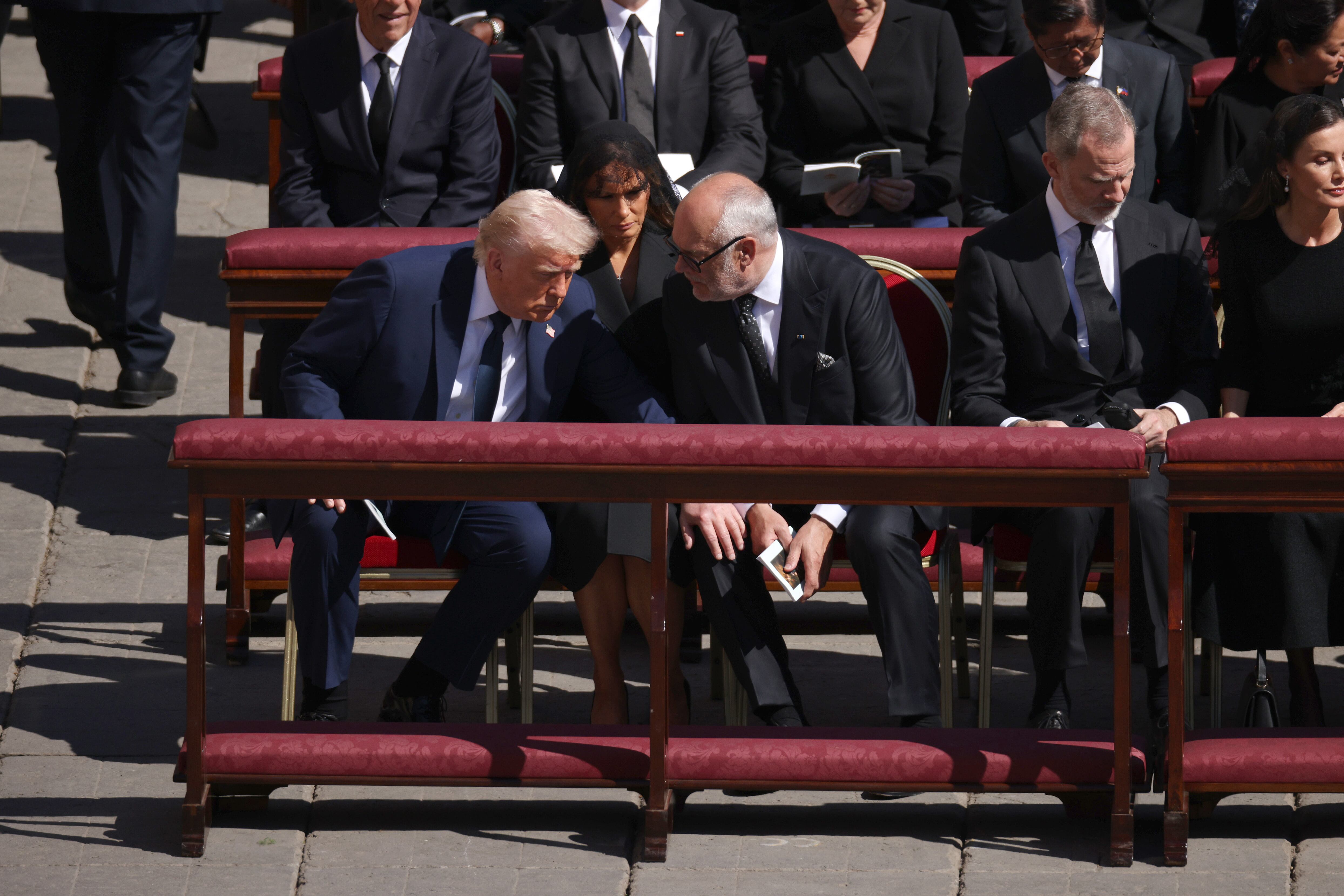 Los reyes Felipe y Letizia, separados de Donald y Melania Trump por el presidente de Estonia, Alar Karis