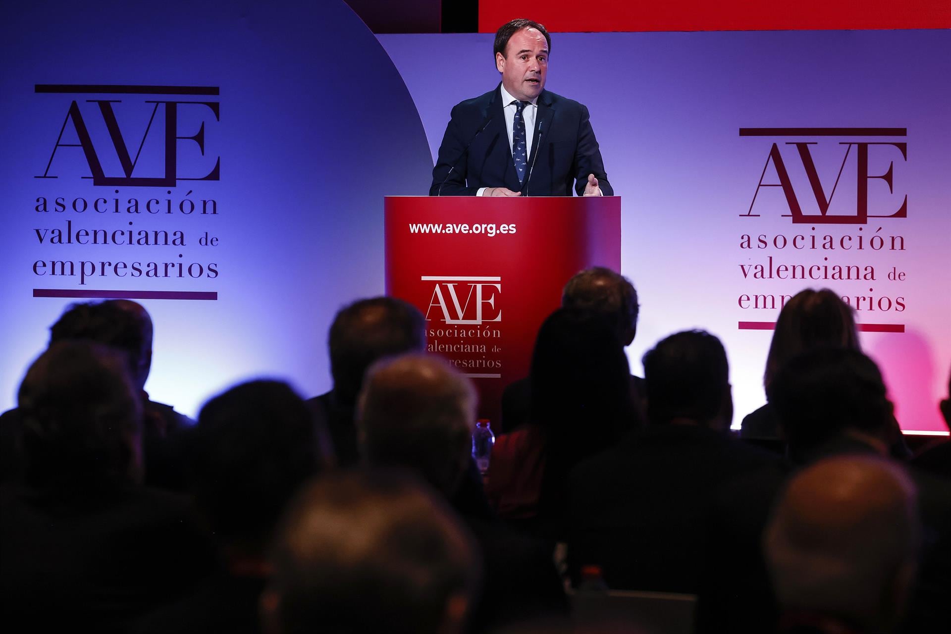 El presidente de la Generalitat Valenciana, Juanfran Pérez Llorca, durante la Asamblea General de AVE- ROBER SOLSONA - EUROPA PRESS