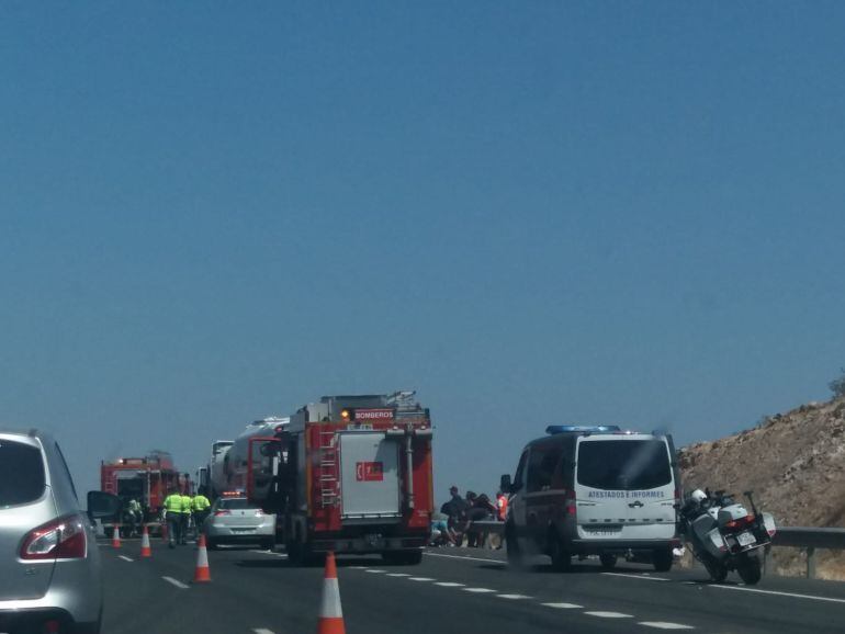 Varios heridos en la colisión entre un camión y un autobús en la A66 a la altura de El Ronquillo