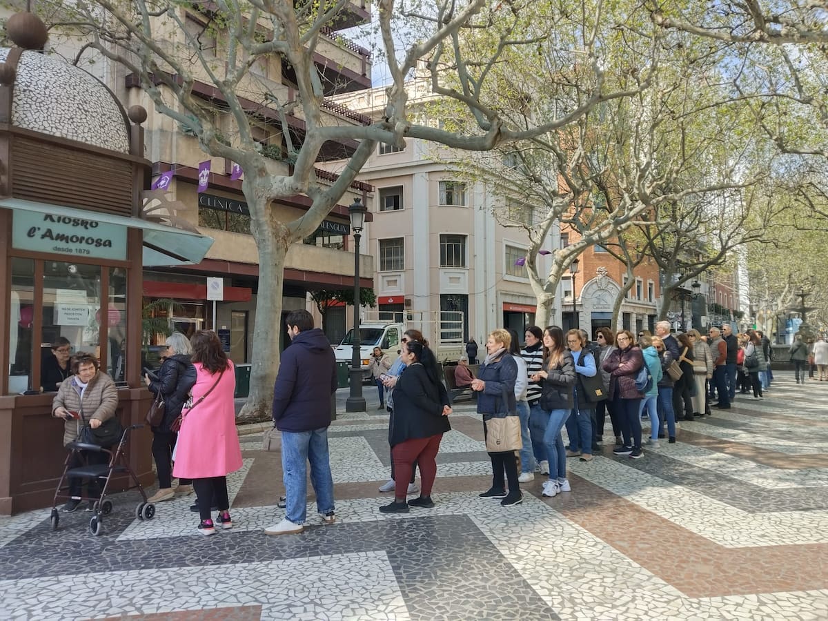 Los más mañaneros ya se han hecho con su silla para la procesión del Santo Entierro de Gandia