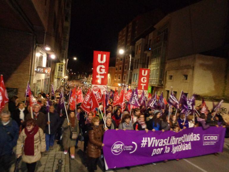 Más de 3.000 personas se manifestaron este jueves en Aranda por la igualdad