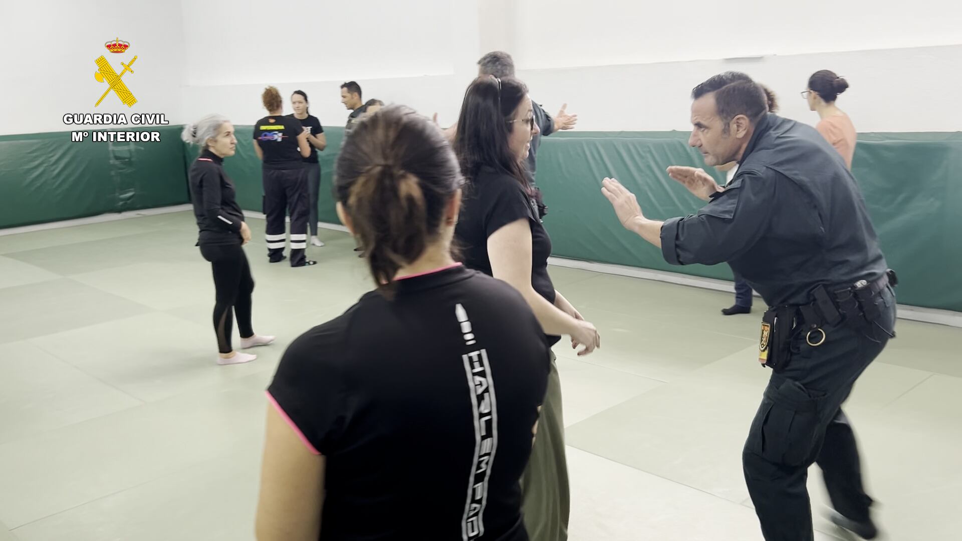 La Guardia Civil forma en autodefensa al personal sanitario de enfermería