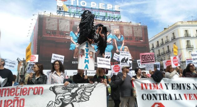 Manifestación contra la venta de vivienda pública a fondos buitre