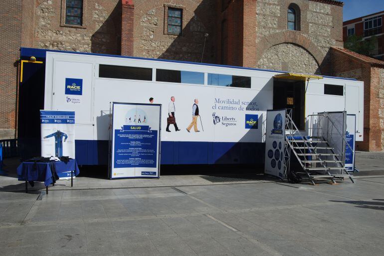 Este es el aula móvil situado en Plaza de España de Alcorcón