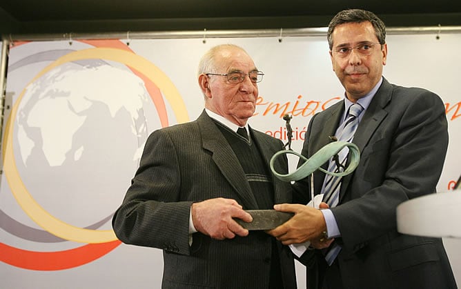 El padre de Carlos Llamas junto a Fernando Moraleda