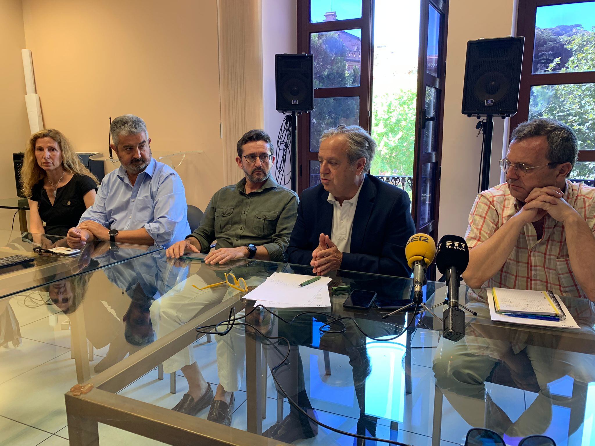 Salvador Fuentes, junto a Juan Andrés de Gracia y representantes de la Oficina del Territorio