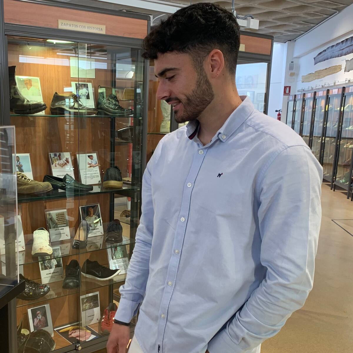 El Museo del Calzado de Elda ya tiene las botas del futbolista eldense Sergio Ortuño