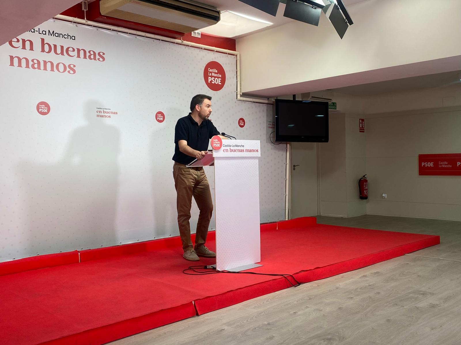 Antonio Sánchez Requena en rueda de prensa en la sede regional del PSOE