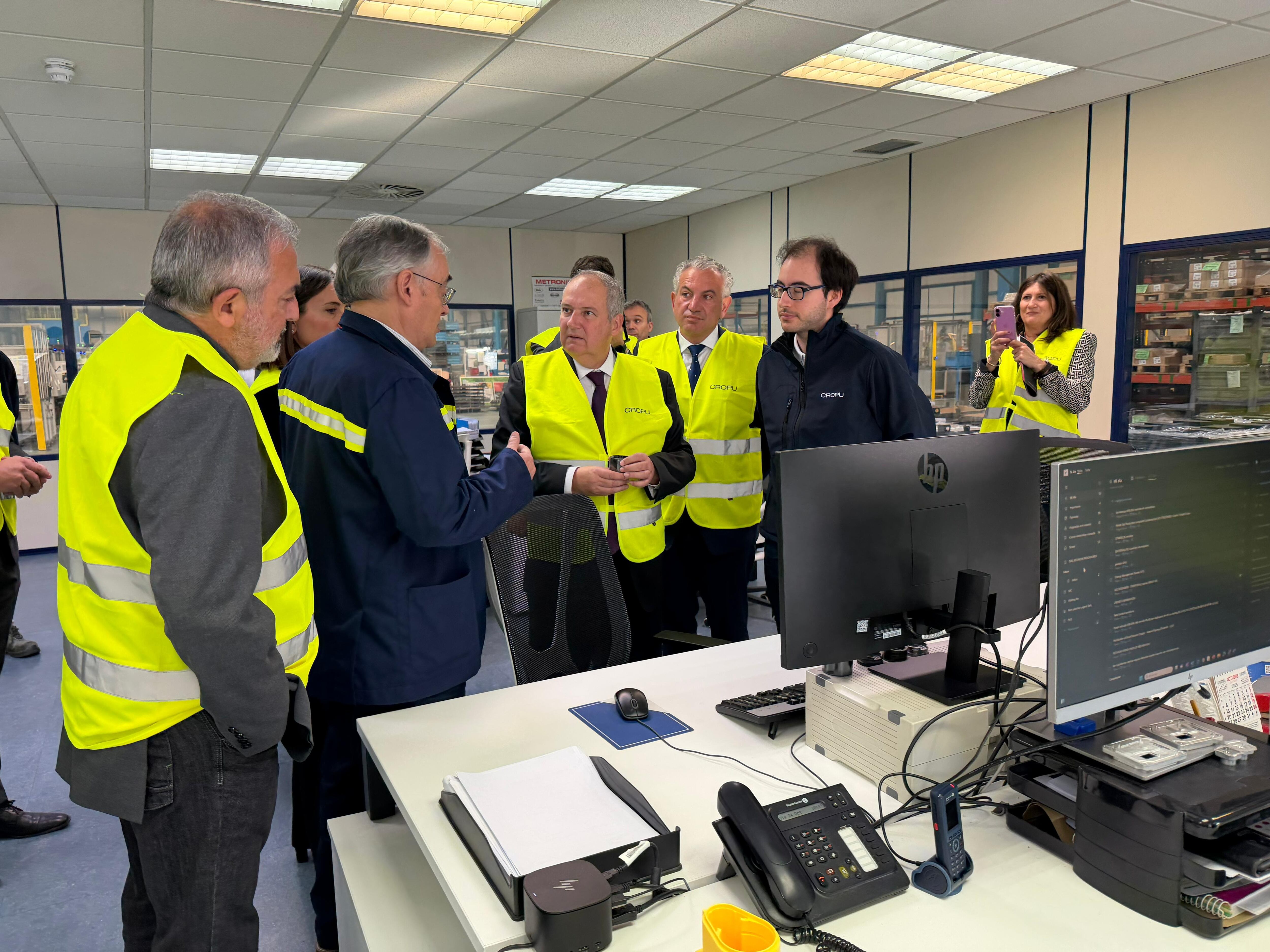 El ministro de Industria, Jordi Hereu, ha visitado el Grupo Cropu en Burgos