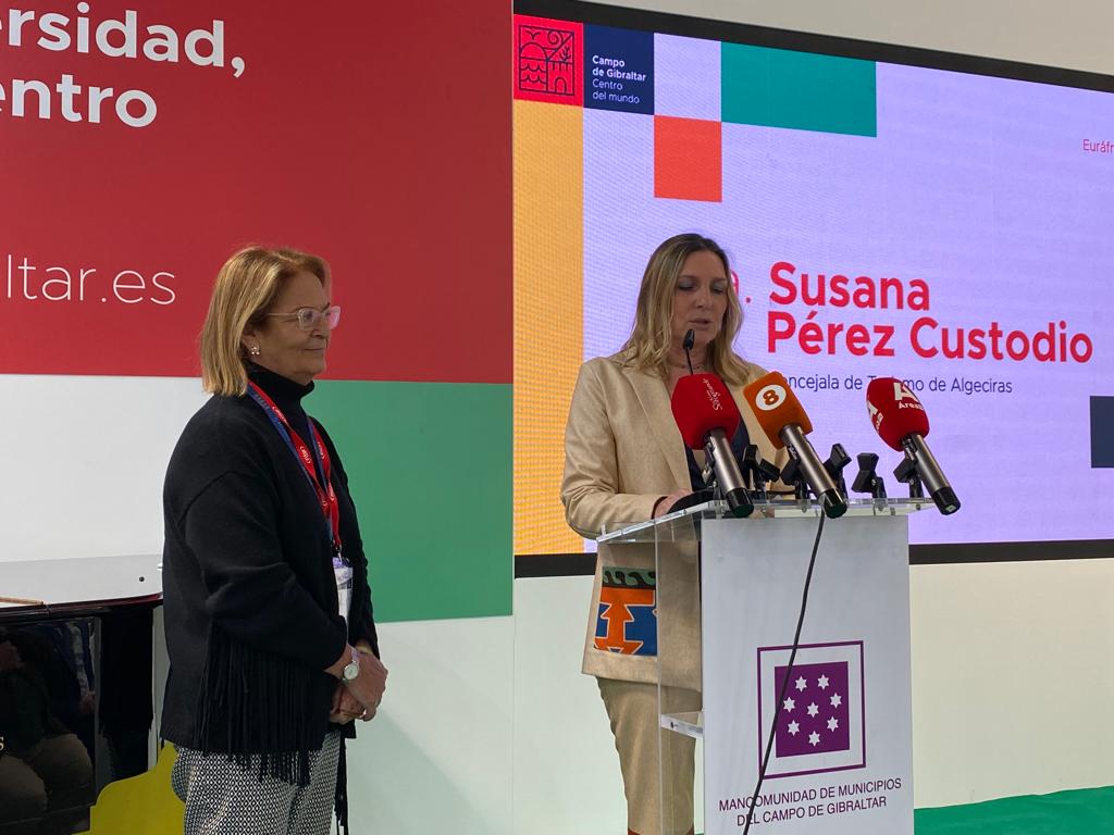 Juana Cid, delegada de fiestas y Susana Pérez Custodio, delegada de turismo.