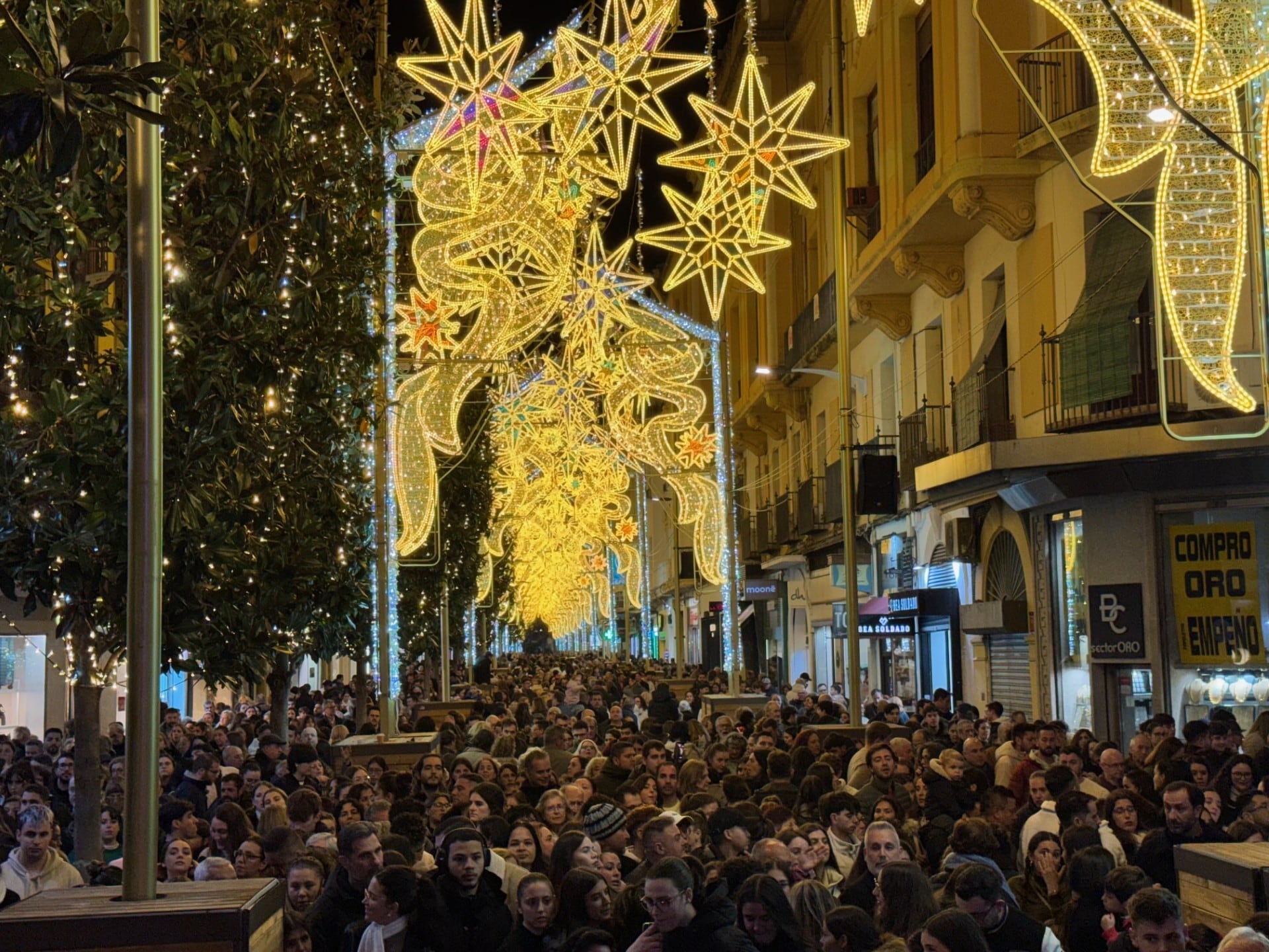 Iluminación navideña en la calle Cruz Conde (Córdoba)