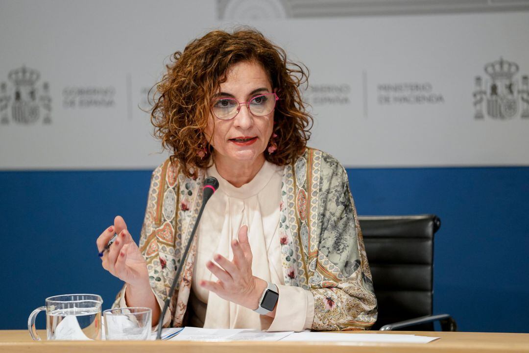 La ministra de Hacienda, María Jesús Montero, durante la presentación de las proyecciones de déficit incluidas en el Programa de Estabilidad.