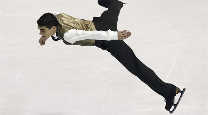 El español, durante la competición en la que ha logrado el título de campeón de Europa del ISU Grand Prix.