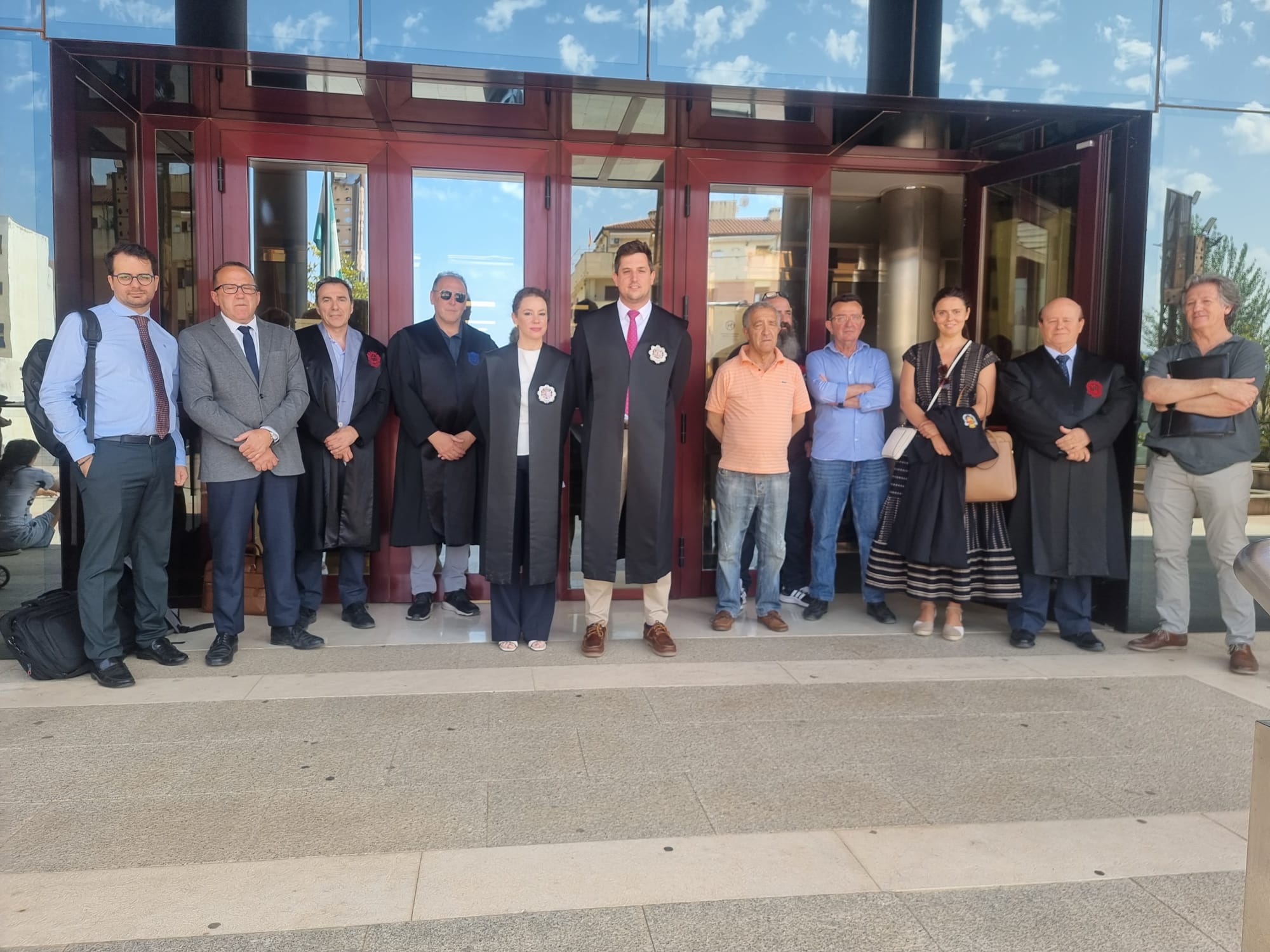 Concentración a las puertas del Palacio de la Justicia de Ronda