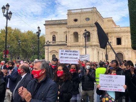 La hostelería sale a las calles de Sevilla a exigir supervivencia