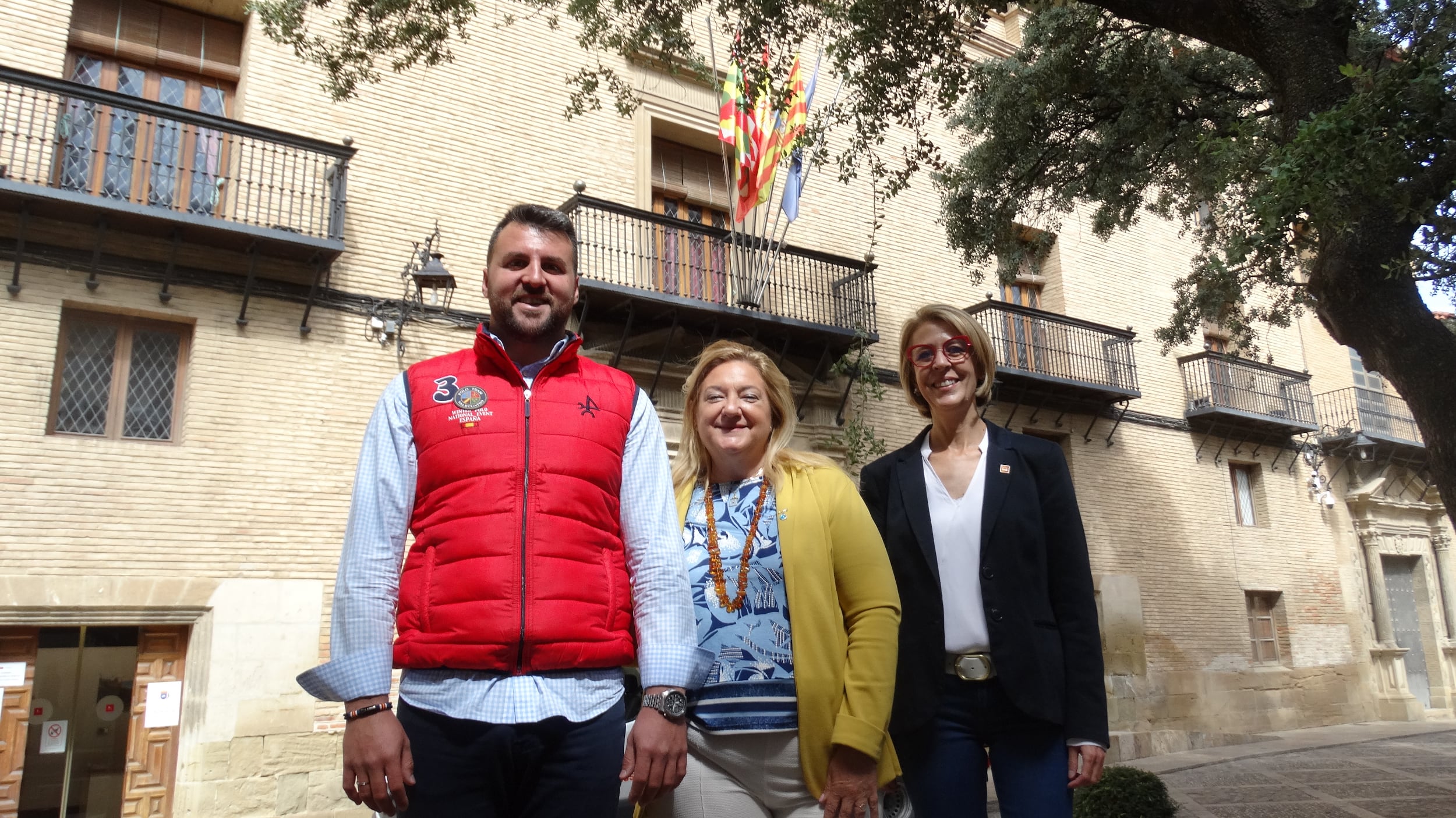 El PAR ante el Ayuntamiento de Huesca.