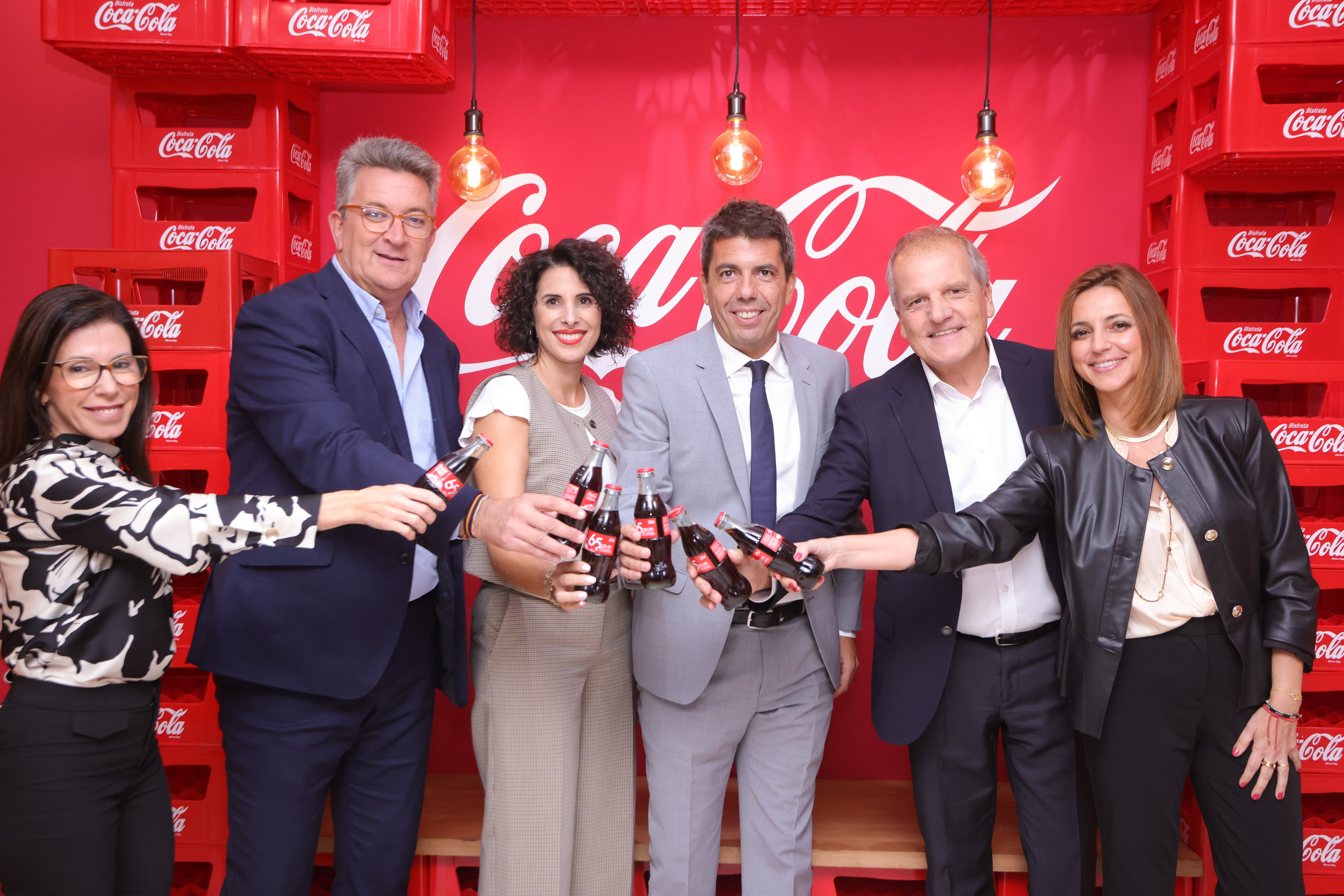 Carlos Mazón visita la planta de Coca-Cola en Quart de Poblet con motivo del 65º aniversario