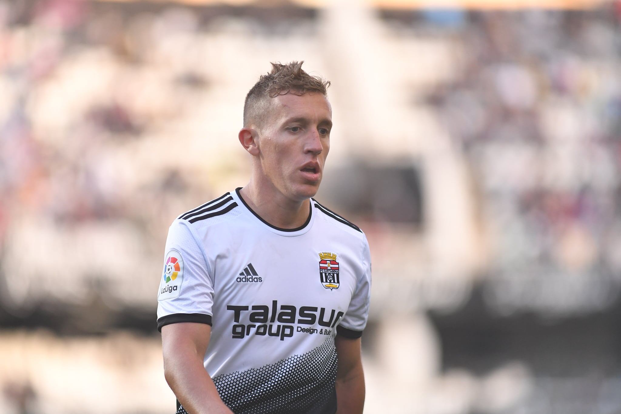 Pablo de Blasis con la camiseta del Efesé